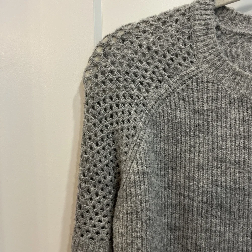 Nanette‎ Lepore Women's Gray Knit Sweater Bell Sleeves Crew Neck Size Small